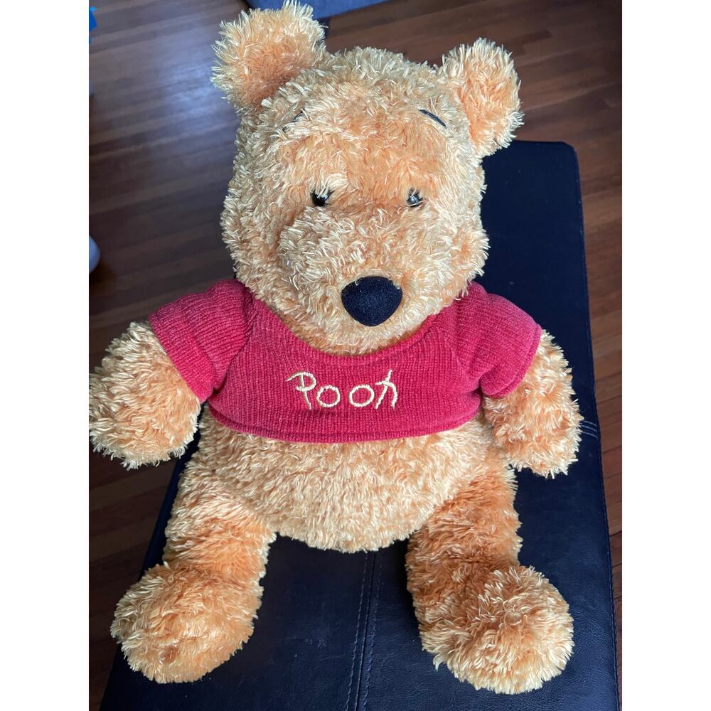 Classic 2000s Winnie the Pooh bear stuffie with tag